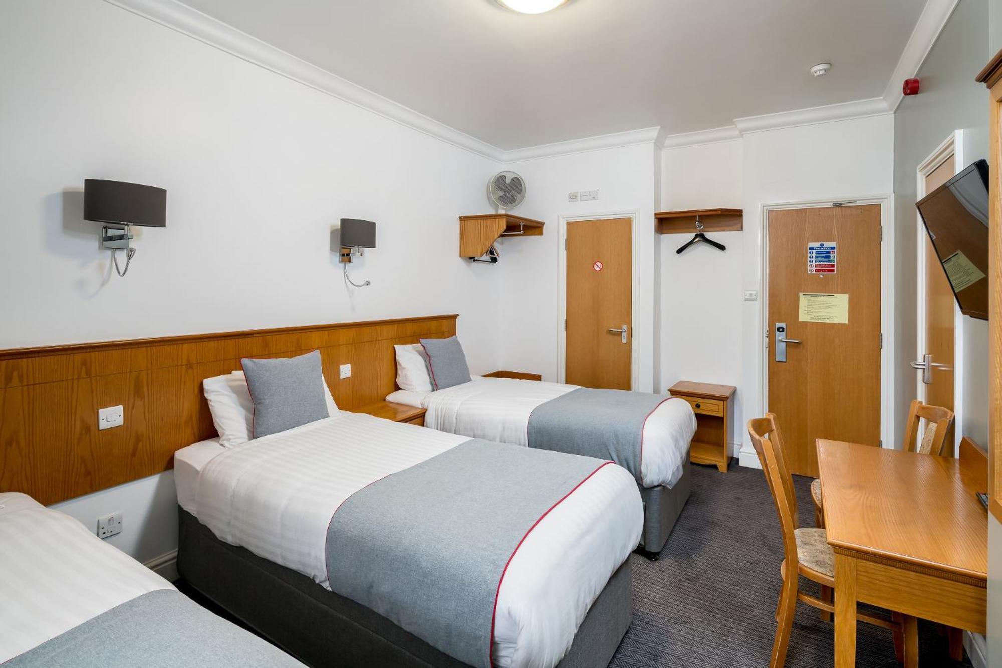 Oyo Townhouse New England, London Victoria Hotel Exterior foto